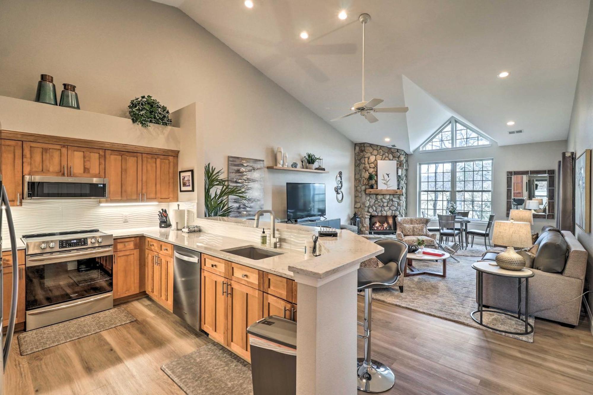 Lake Lure Condo With Resort Pool And Beach Access! Екстер'єр фото